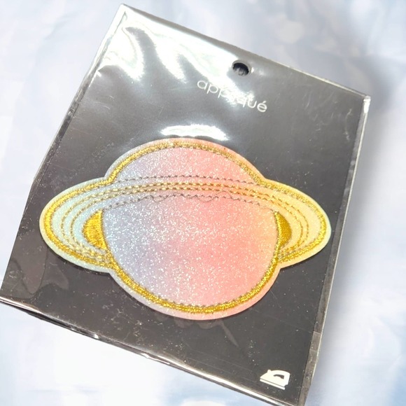 Hildie & Jo planet iron on patch Saturn - Picture 1 of 3